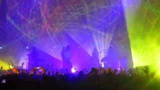 Tame Impala - Feels Like We Only Go Backwards (Live Paris Zénith 2016)