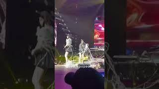 Jennie Vs Confetti 😭😂 #blackpink