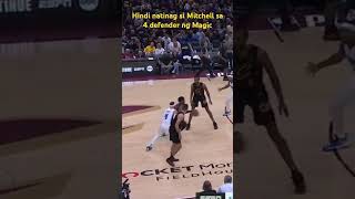 Hindi natinag si Mitchell sa 4 defender ng Magic