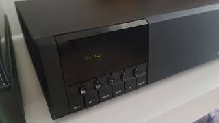 Old Linn amp with cute eyes animation