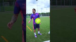 PICK THE BALL CHALLENGE con @theo3hernandez. Meglio con la palla da calcio o la palla da rugby?