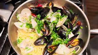 “An Italian coastal escape on a plate – Vongole e Cozze magic! #italianfood