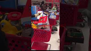 FUNNYMIKE GIVING BACK TO PARENTS AT TARGET FOR CHRISTMAS🎅🏾🔥💚 #shorts #viral #trending #funnymike