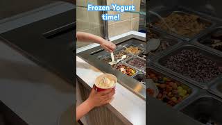 Sweet frogs frozen yogurt time! #yogurt #summer #food #sweet #dessert