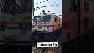 #shorts Dibrugarh Rajdhani overtakes Shramjivi Clone Humsafar Express