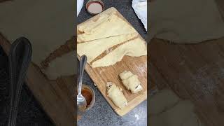 Cuernitos rellenos de queso crema y mermelada de membrillo | Cream Cheese and Marmalade Croissants🥐