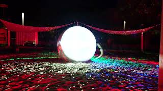 "Mirror Mirror on the Ball" beim Essen Light Festival 2024 auf dem Burgplatz