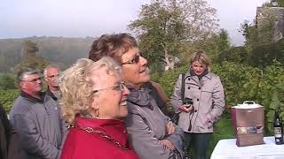 Yvette Deschamps marraine d'un pied de vigne aux Clos Gerberoy.