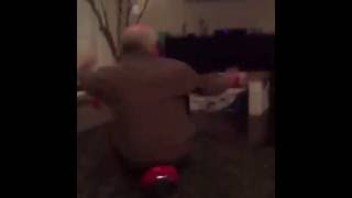 Anche il nonno sull hoverboard -- Grandfather on hoverboard