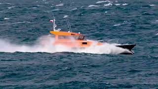 The new pilot launch Torquay runs through the rip at 24 knots at Point Lonsdale, Victoria,Australia.