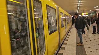 Einfahrt und Ausfahrt von der U9 in den Bahnhof Zoo Richtung Steglitz mit H97 5010-5 von der BVG