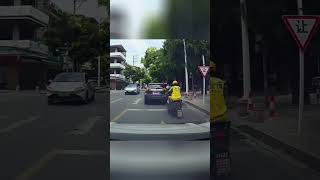 Watch The Bizarre Moment a Woman Walks Out of Her Moving Car