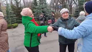 В БОКАЛАХ ТИХО ТОНУТ СВЕЧИ, А Я ТОНУ В ГЛАЗАХ ТВОИХ❤️ ТАНЦЬІ В ПАРКЕ ГОРЬКОГО❤️ ХАРЬКОВ 2023