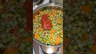 اطيب بازيلاء في الشتاء 😍😍#بصل #peas#carrot#العراق#مصر #الامارات #سوريا #السعودية #المغرب #meat#onion