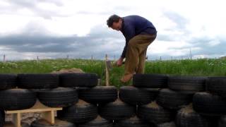 Zpevňování zdí na zemělodi / Reinforcement earthship walls