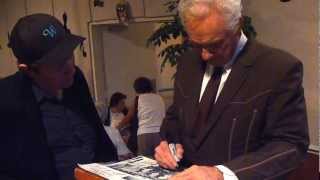 Country Hall of Famer Mel Tillis signing autographs - TopSignatures.com