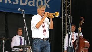 Huub Janssen Tribut Jazzband plays "Jazz Me Blues"