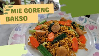 Easy recipe for cooking meatball fried noodles || Resep mudah masak mie goreng bakso