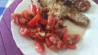 BISTECCA E SALSICCIA DI MAIALE CON POMODORI PACHINO. (PORK STEAK AND SAUSAGE WITH PACHINO TOMATOES)