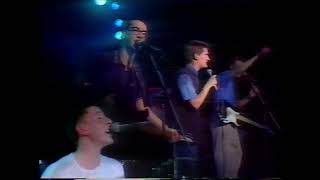 The Housemartins - Caravan Of Love (Live  Hold Tight Special 1986)