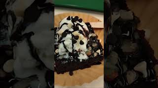 Brownie with ice cream, Tea Junction, Bhubaneswar #browniewithicecream #foodvideo #shorts #icecream