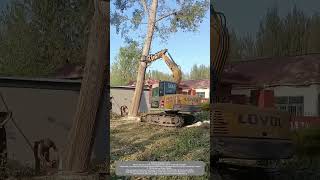 Smart Operator Released the Grapple in Time, Avoiding the Excavator Being Damaged !