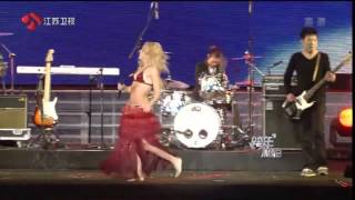 Shakira   Hips Don't Lie Live in China  New Years Eve Jiangsu TV 2010   YouTube