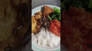 Alhamdulillah masih bisa menikmati makanan kampung walau di perantauan #makananviral