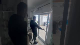 Puerta osciloparalela de pvc Veka