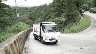 Performa Isuzu Elf NMR 71 HD 5.8 di Tanjakan Panorama Sitinjau Lauik Padang