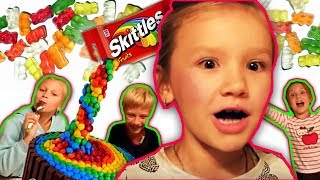 Торт из SKITTLES, Мишек ГАММИ, Сгущенки и МНОГО ШОКОЛАДА!!! Самый сладкий торт нашей жизни! УМИТАЙМ