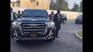 Moment President Tinubu Arrived At His Lagos Residence In Armored Toyota Land Cruiser 300 SUV