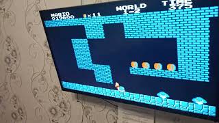 ШОК! КОНТЕНТ Чел играет в SuperMario Bros.