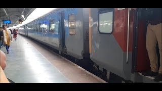 22105 Mumbai CSMT Pune Junction Indrayani SF Express