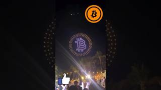 Logo Bitcoina utworzone z dronów | Świetlny pokaz 🌓 #bitcoin #kryptowaluty #shorts