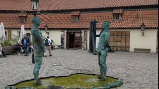 Amazing Prague #Peeing#Statue