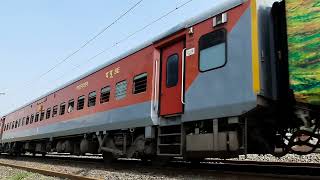 20821 Pune Santragachhi Suerfast Express | Clear Sound | Onlink WAP7 + LHB Mix Rake