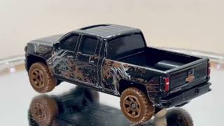 John316diecast 2022 Matchbox Jurassic World Dominion '15 Chevy® Silverado™ BLACK MUDDY