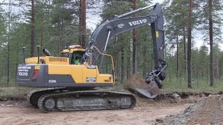 Volvo EC250DL with OilQuick and YPV bucket in work on a new road