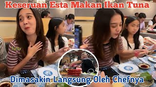 Ketika Esta Pramanita Makan Ikan Tuna Langsung Dibuatkan Oleh Chef Secara Langsung