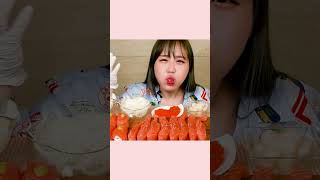 연어회 1kg & 대왕 연어초밥 먹방 쇼츠 Giant Salmon Sashimi. Sushi. Flying Fish Roe. REAL SOUND MUKBANG ASMR SHORTS