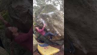 Asterix (droite) 7A, Fontainebleau bouldering