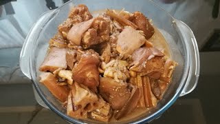 南乳猪手焖莲藕 Pork Knuckle with Red Fermented Bean Curd and Lotus Root 用红腐乳搭配猪手 香气浓郁 风味醇厚 健脾开胃是粤菜中特别的调味原料。