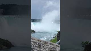 Niagara Falls Canada 🇨🇦 vs USA 🇺🇸 #shorts #youtubeshorts #trending #niagarafalls #short