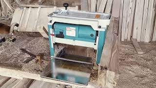 Watch the demo of the Makita 12 thickness planer 2012NB and learn how to use it I Akie The Carpenter