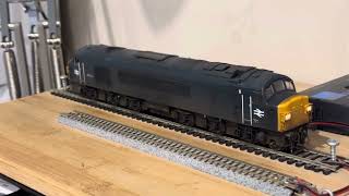 Heljan class 45 with an ESU 50345 passive radiator speaker and Legomanbiffo sound