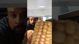 بنعرف نعملها😂 فشار بالدره🍿🌽 في الميكرويف Corn&popcorn #shorts