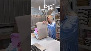 ASMR Packing an order 😍 (🎥: u/wearneuralground/TT)