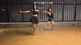 Nidhhi agerwal hot dance