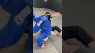 Use the lasso guard to bait your opponent into an omoplata attack. #BJJ #JiuJitsu